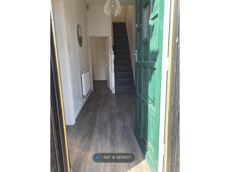 Property photo 2 of 13 Entrance Hall