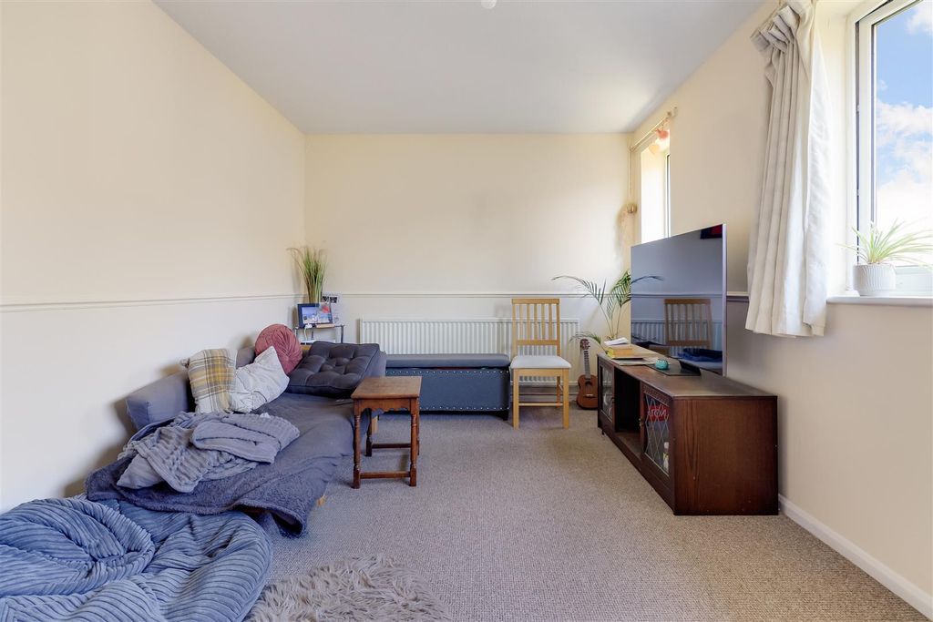 Property photo 3 of 10 Img (2).Jpg