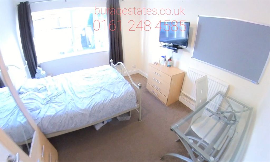 Property photo 2 of 10 A Bright And Inviting Double Bedroom Featuring Amp...