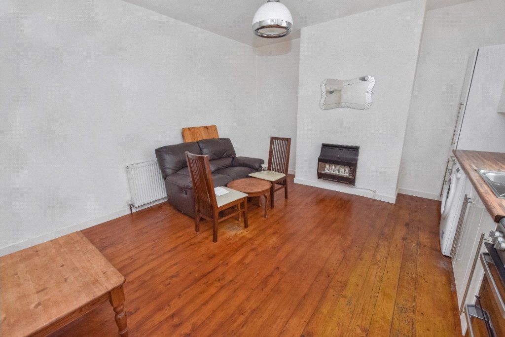 Property photo 2 of 9 Lounge/Kitchen