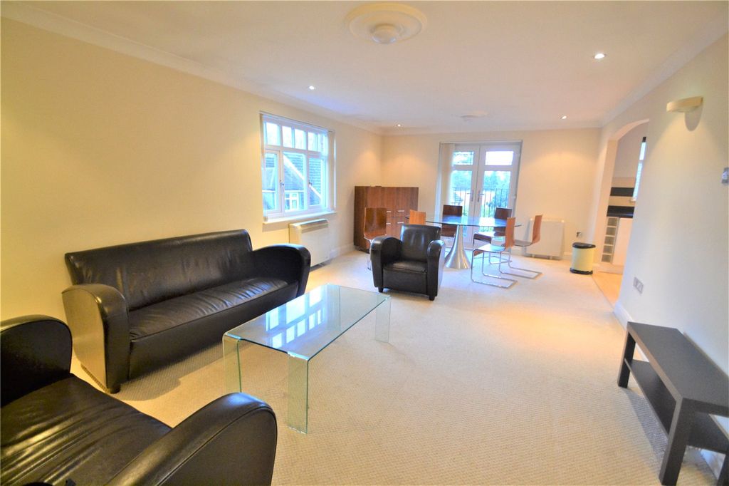 Property photo 3 of 13 Lounge