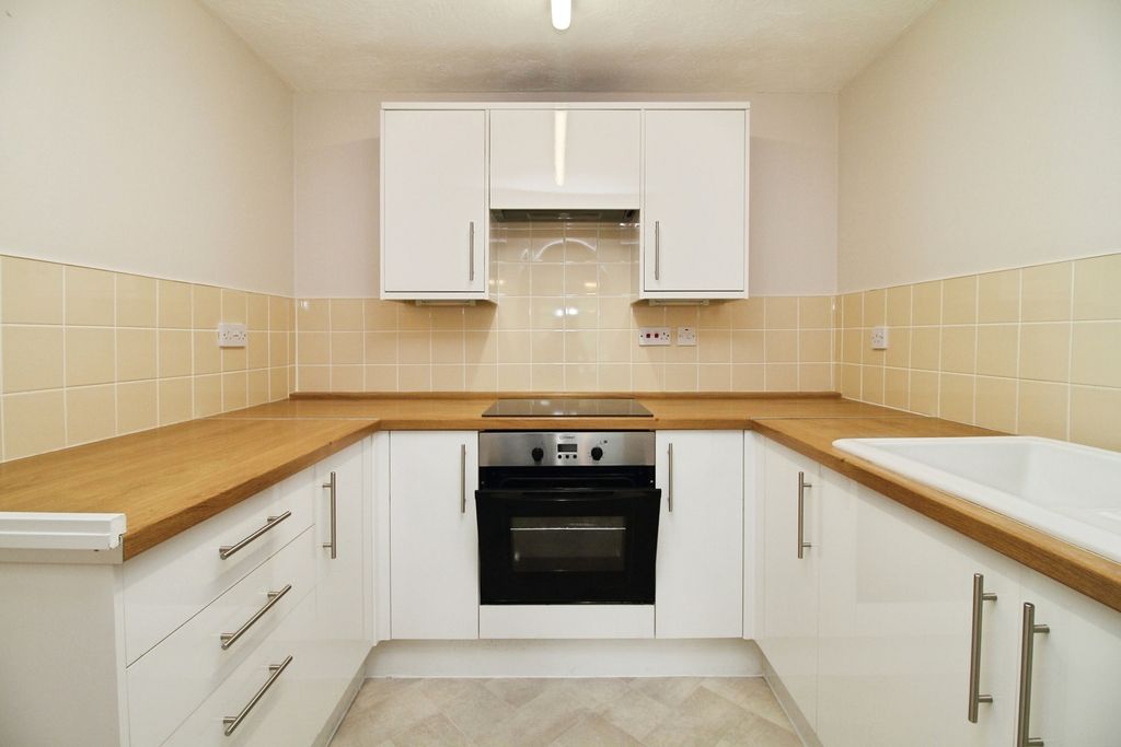 Property photo 2 of 11 Kitchen