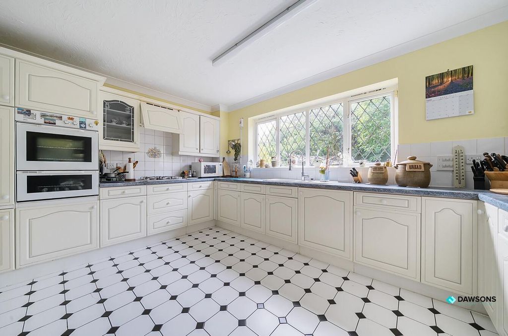 Property photo 2 of 26 4Eb0F75A-c079-4c6E-9104-172Eefe2B647.Jpg