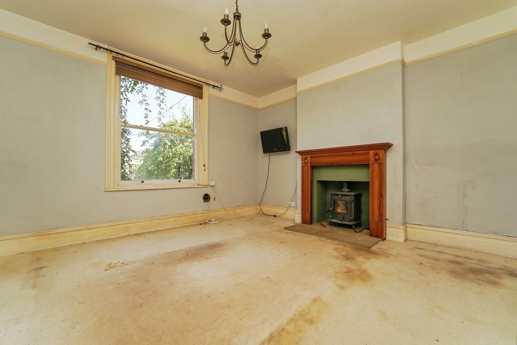 Property photo 3 of 15 Pbox-Img.Jpg