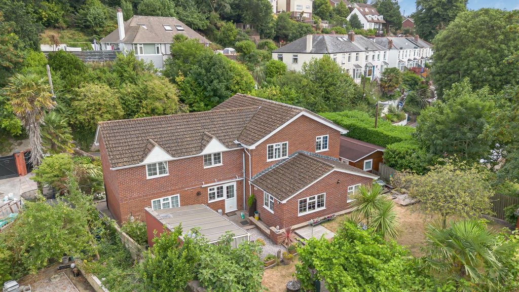 Property photo 2 of 35