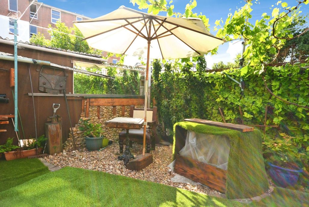 Property photo 3 of 18