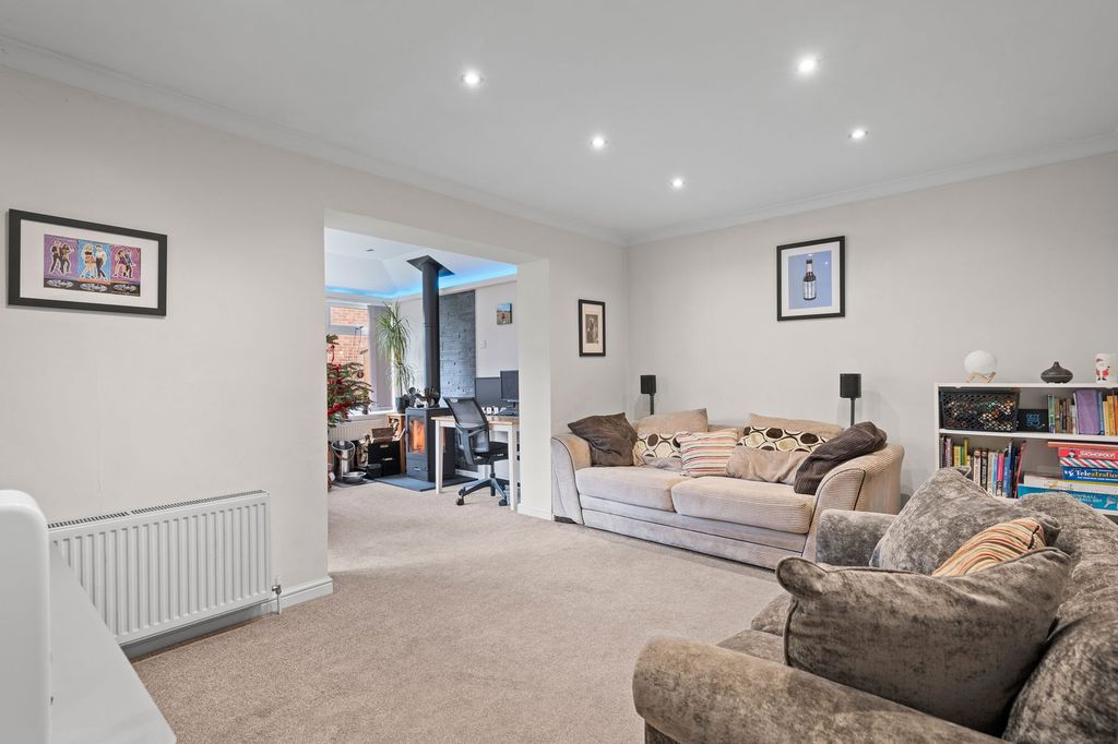 Property photo 3 of 25