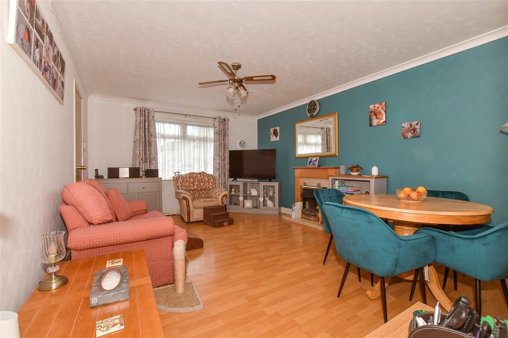 Property photo 1 of 12 Lounge