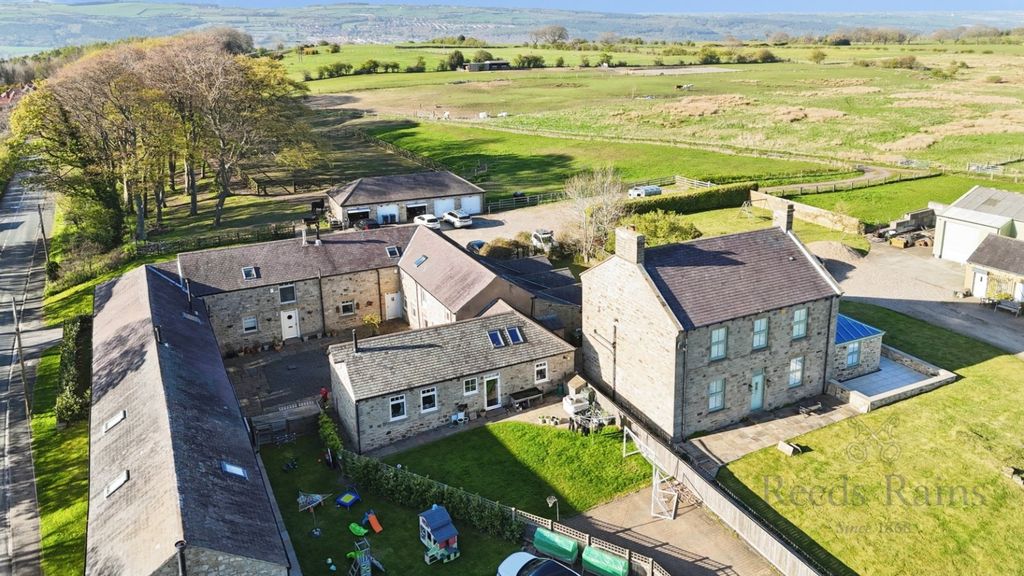 Property photo 1 of 17 External