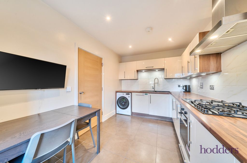 Property photo 3 of 21 0E5ba700-9Cf6-448...