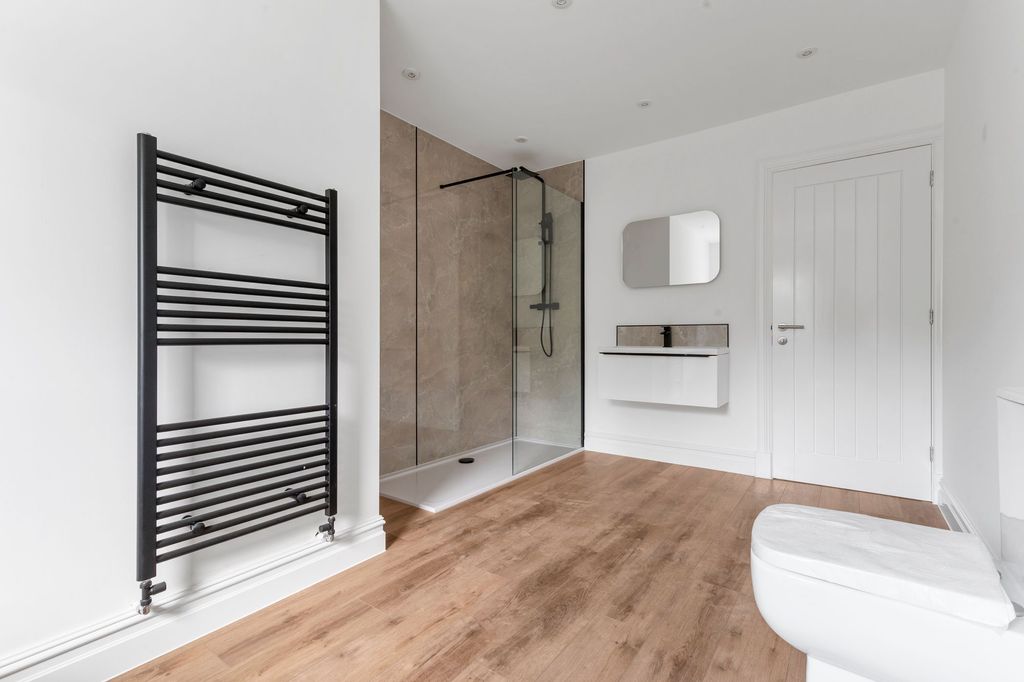 Property photo 3 of 46 Bathroom