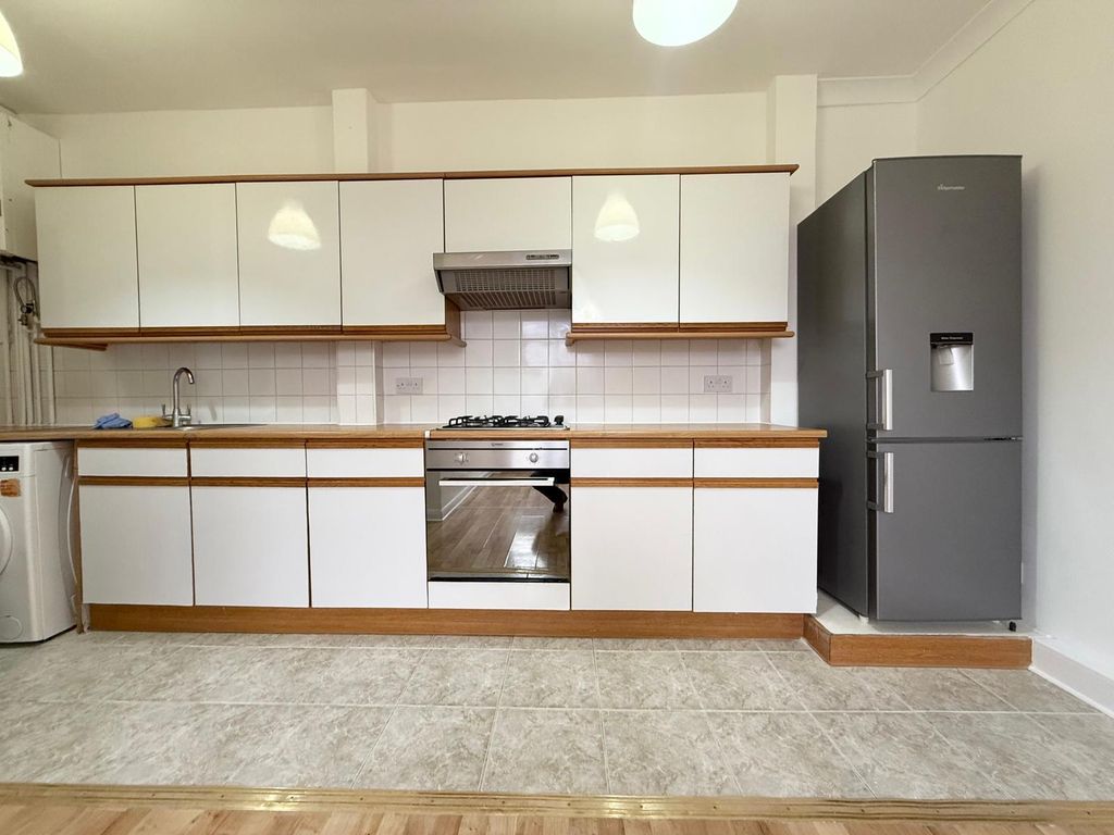 Property photo 3 of 8 Photo 7