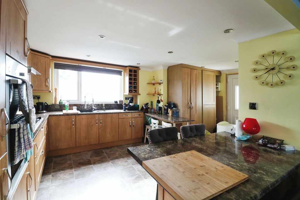 Property photo 2 of 16 Kitchen/Diner