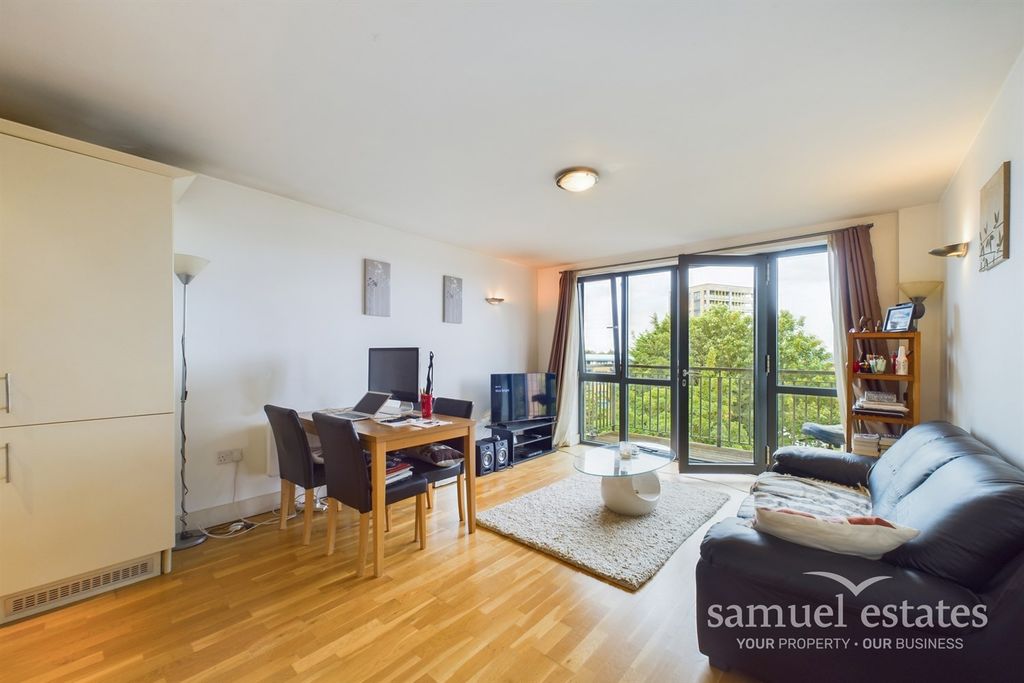 Property photo 1 of 12 Living Room / Kitchen