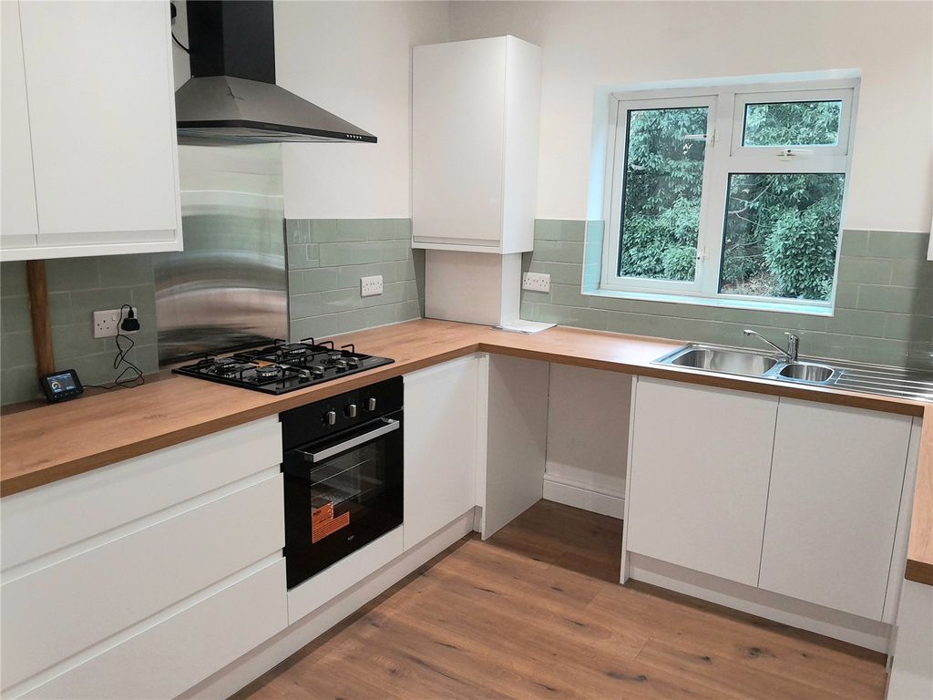 Property photo 2 of 12 Picture No. 11