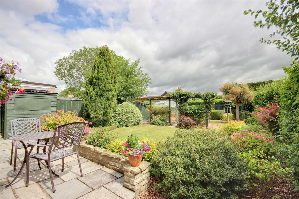 Property photo 1 of 18 Old Road (3).Jpg