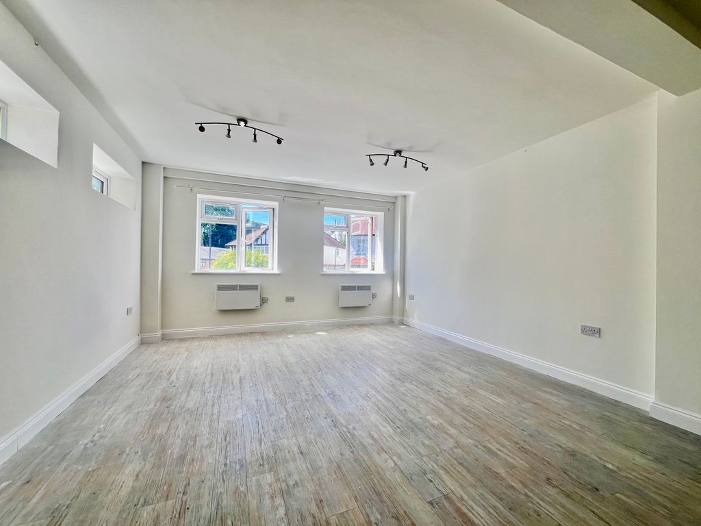 Property photo 3 of 7 Img_4694