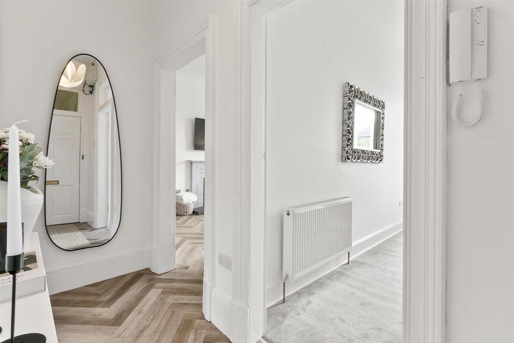 Additional image 10 of 2 bed flat for saleLevenford Terrace Dumbarton G82