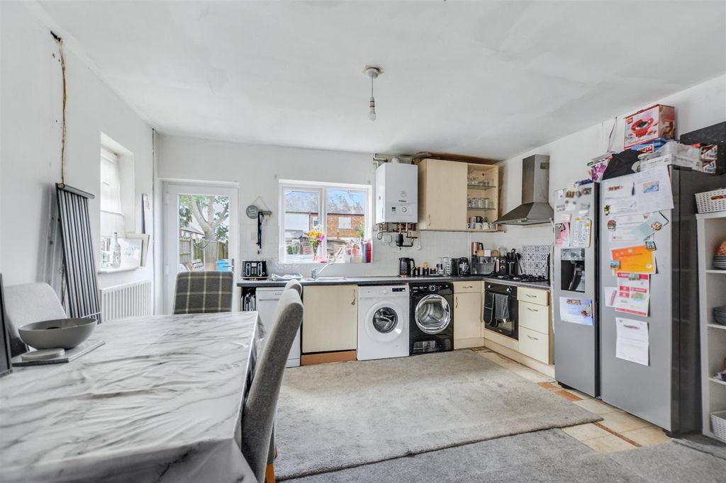 Property photo 3 of 11 Kitchen Diner