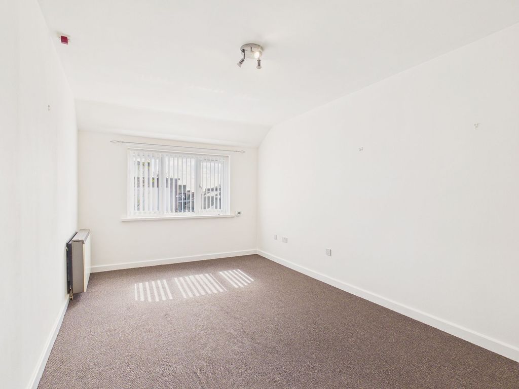 Property photo 2 of 8 Lounge