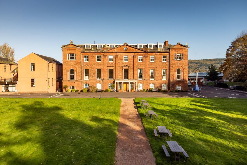 Property photo 2 of 11