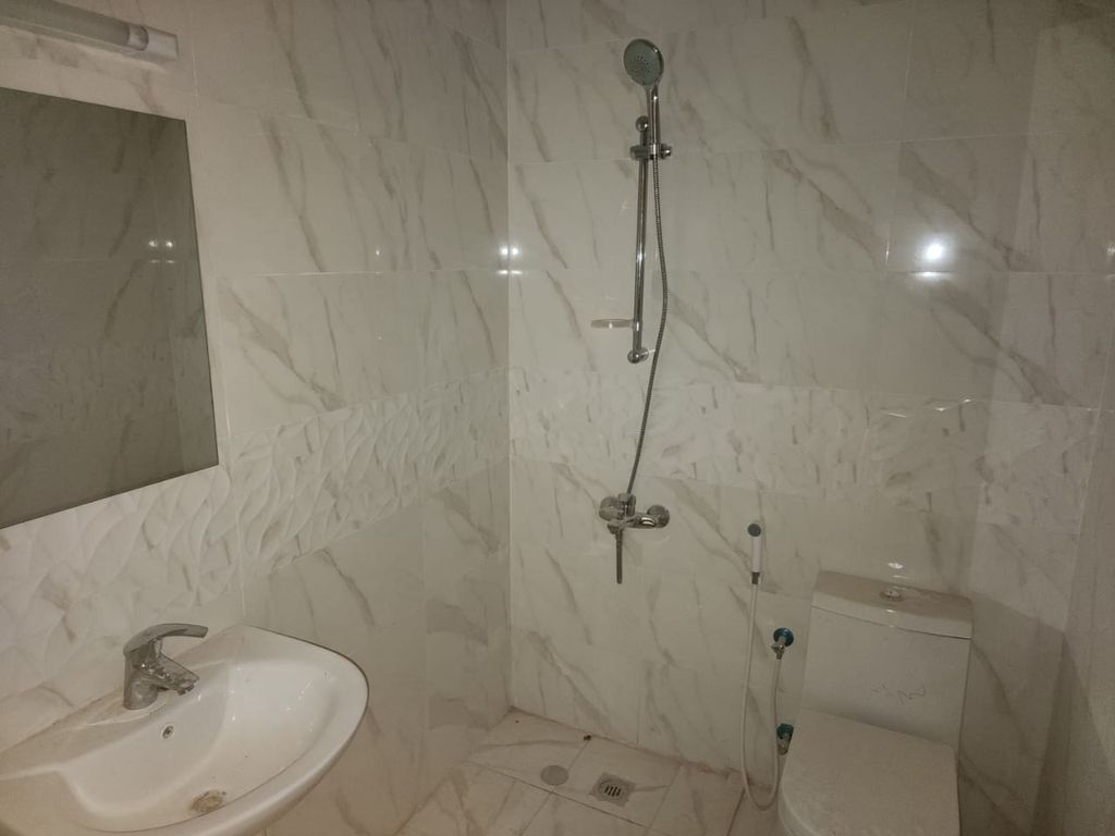 Property photo 1 of 32