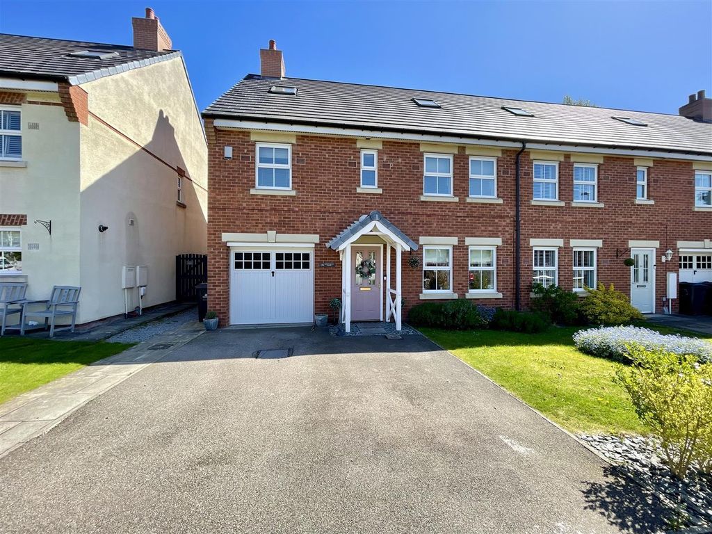 Property photo 1 of 19 Externally