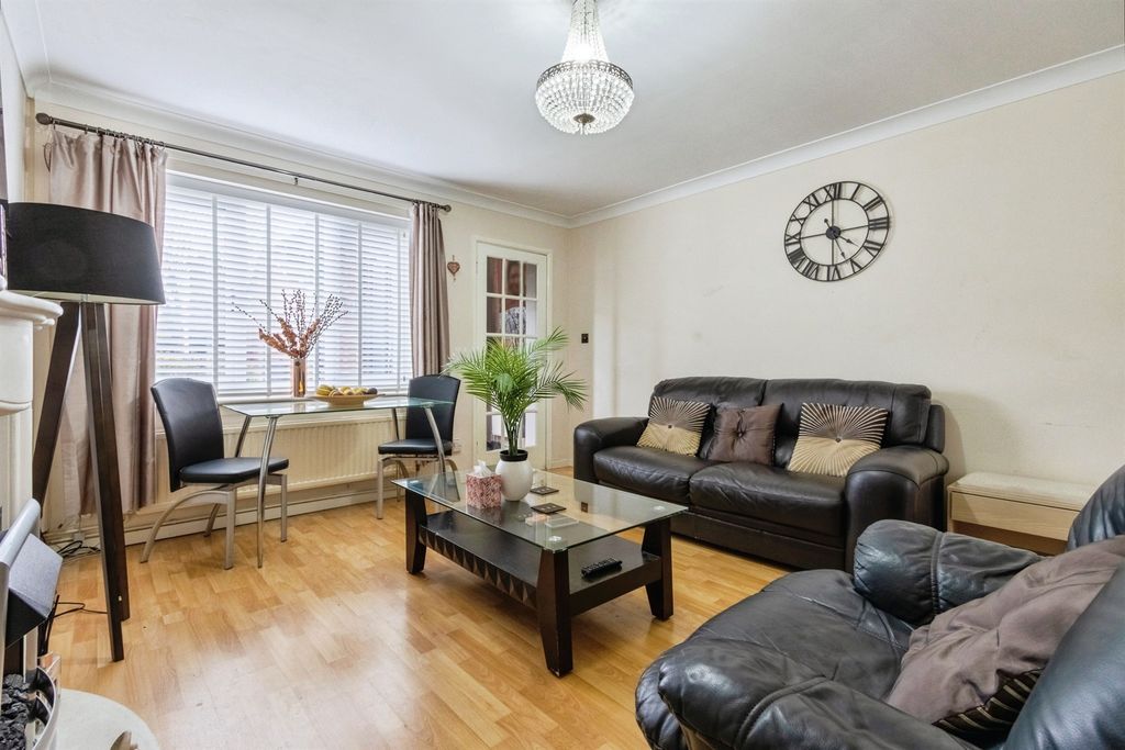 Property photo 2 of 9