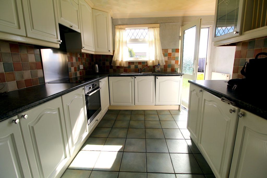Property photo 2 of 14 Kitchen