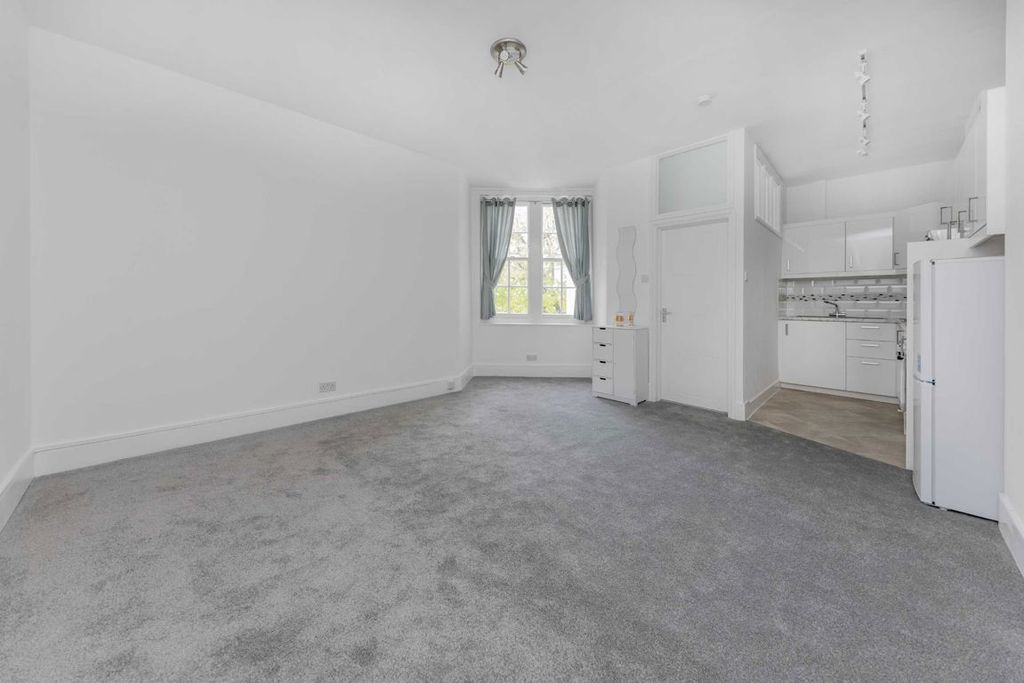 Property photo 2 of 3