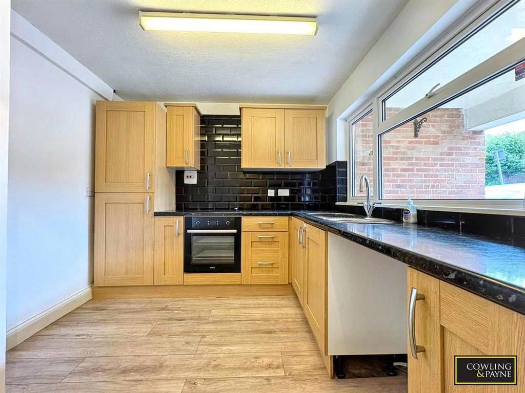 Property photo 3 of 23 Kitchen