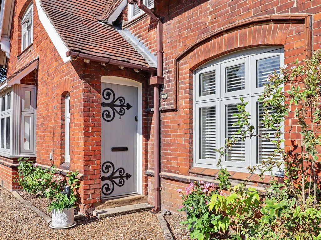 Property photo 2 of 35 Grand Entrance