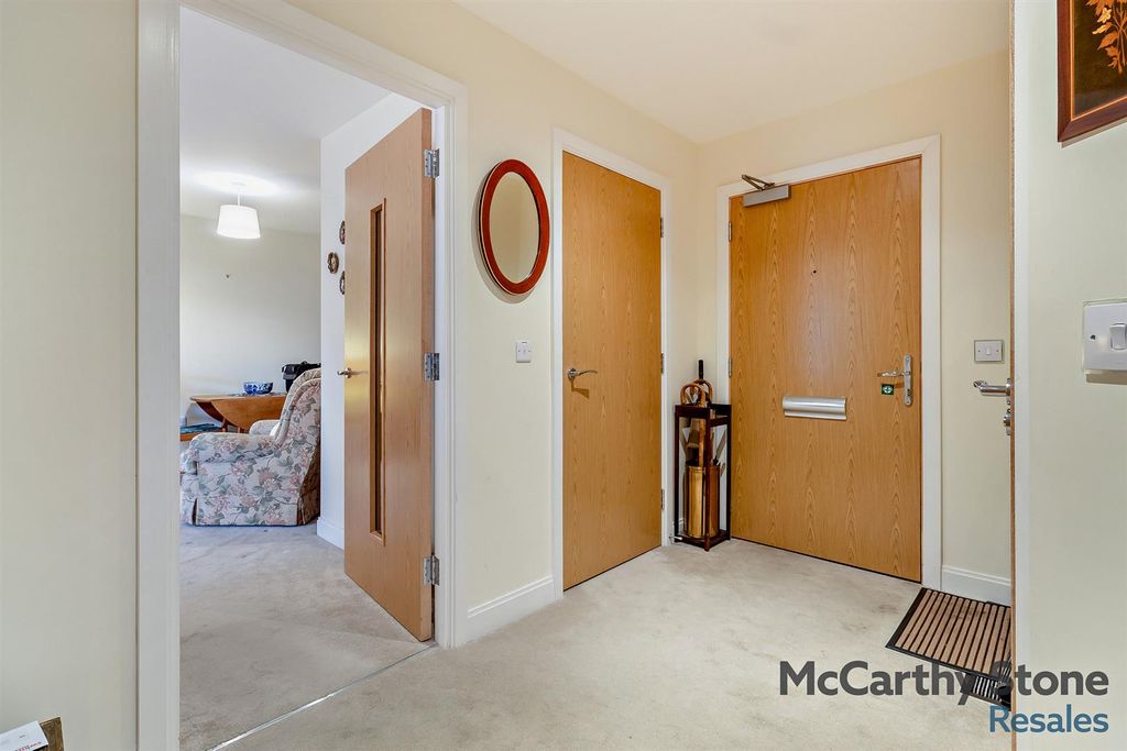 Property photo 3 of 15 8649254-Interior09-800.Jpg