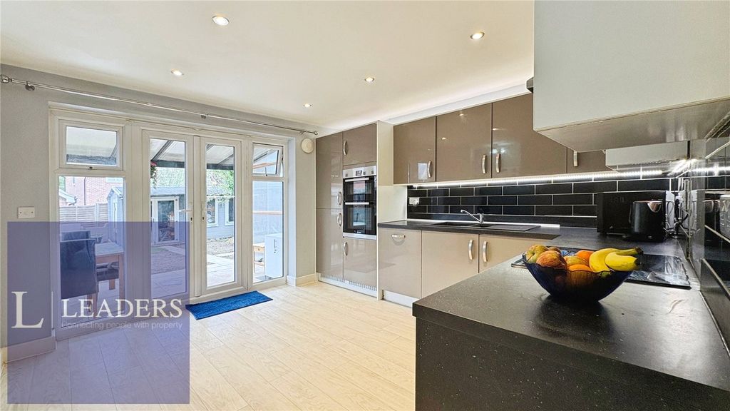 Property photo 2 of 16 Kitchen Diner
