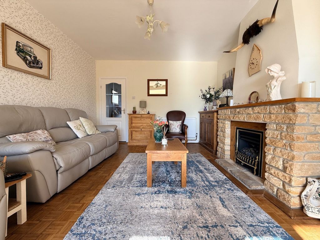 Property photo 3 of 22 Lounge Aspect 2