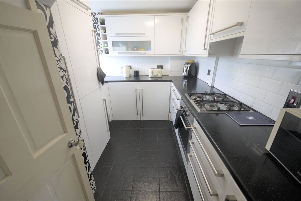 Property photo 2 of 10 Kitchen