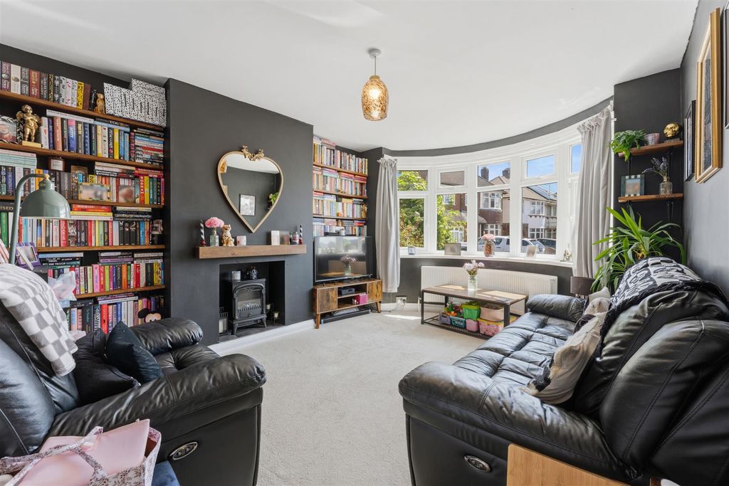 Property photo 3 of 19 Belvedereroad_03.Jpg