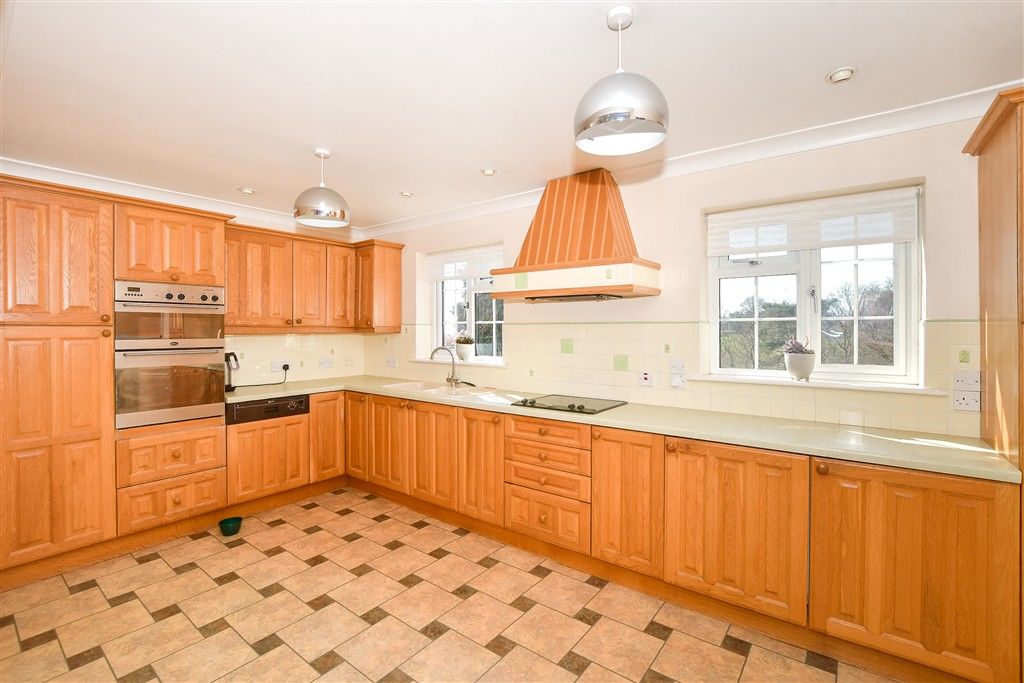 Property photo 3 of 21 Kitchen