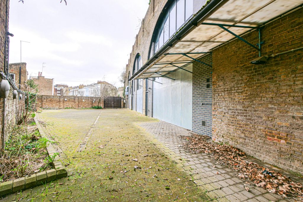 Property photo 3 of 5 P1233550.Jpg