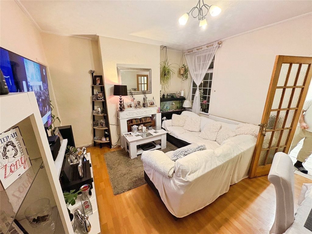 Property photo 3 of 7 Lounge