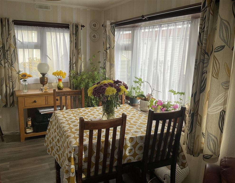 Property photo 3 of 6 Dining Area