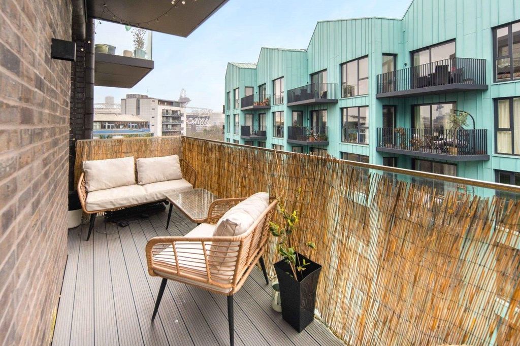 Property photo 2 of 20 Balcony