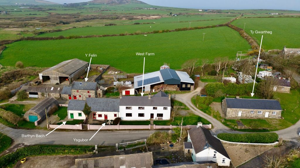 Property photo 2 of 50