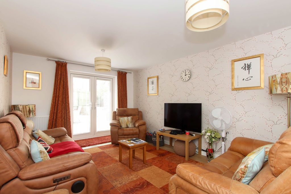 Property photo 3 of 17 Photo 7