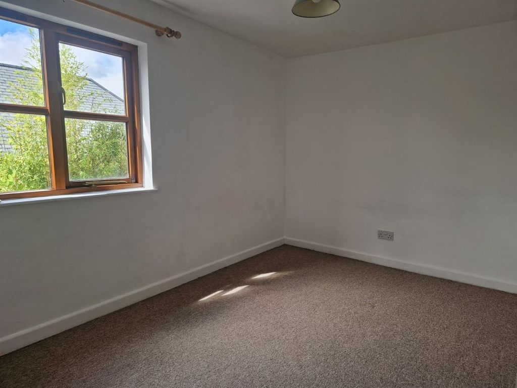 Property photo 2 of 10 Bedroom 1