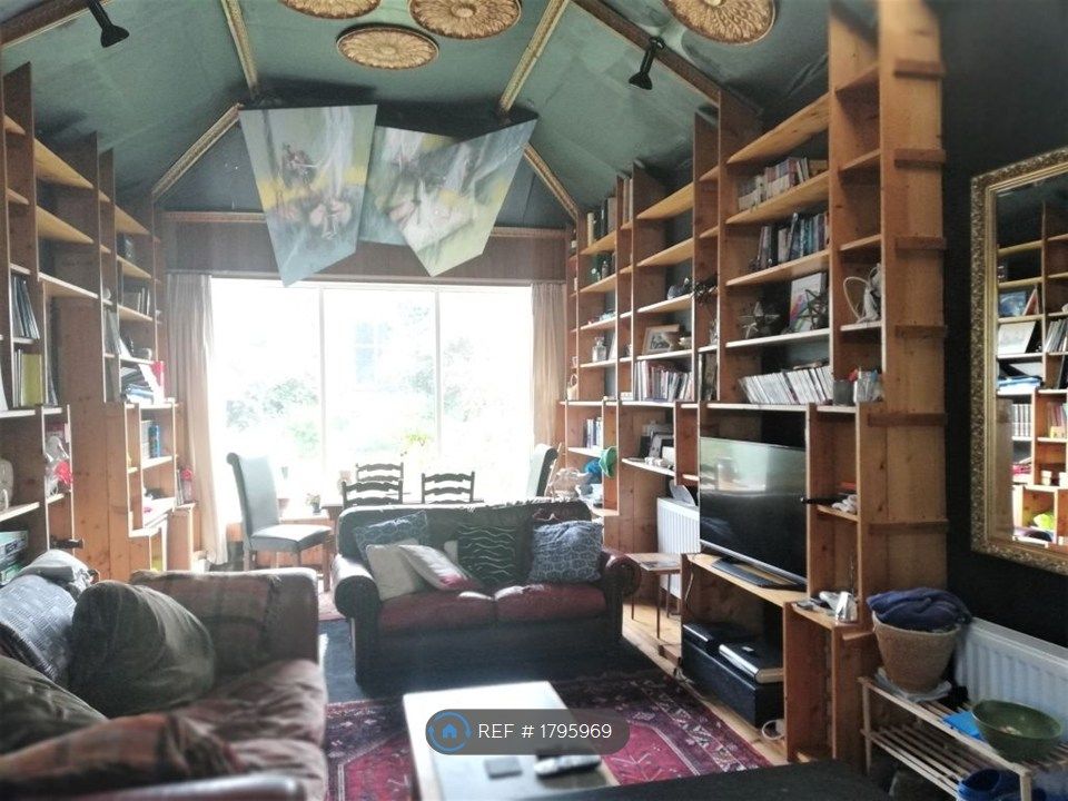 Property photo 2 of 35 Library Lounge - One Of 2