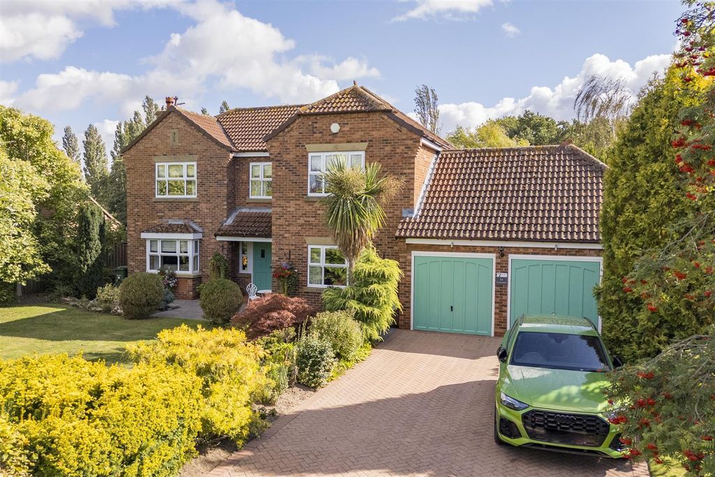 Property photo 2 of 40 Lakeside_Externals_17.Jpg