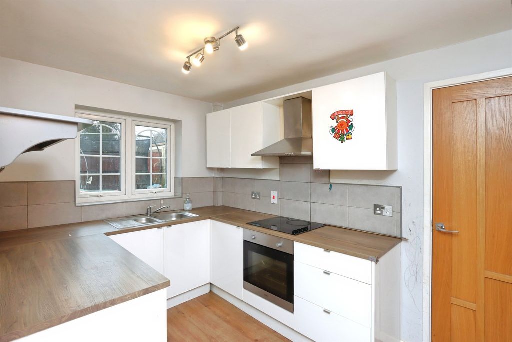 Property photo 2 of 13