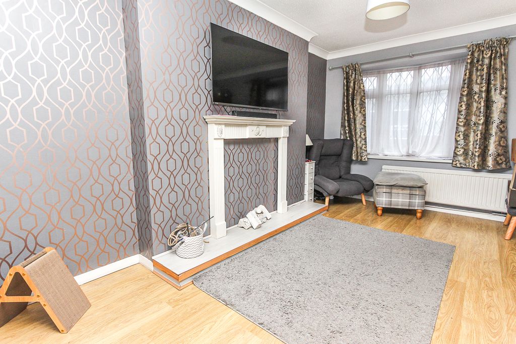 Property photo 3 of 12 Lounge