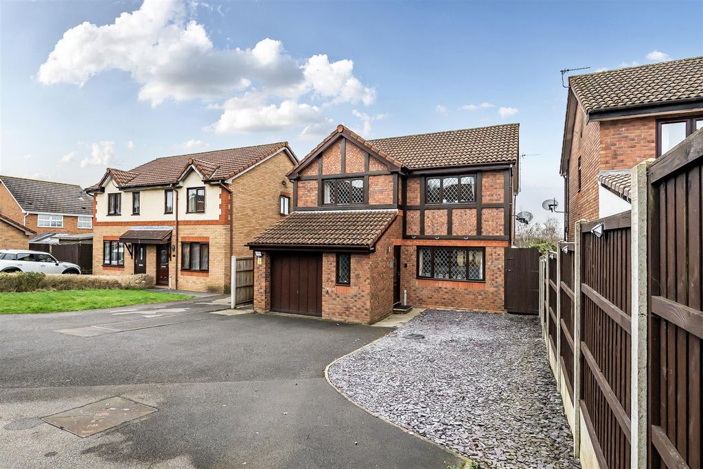 Property photo 1 of 19 Driveway